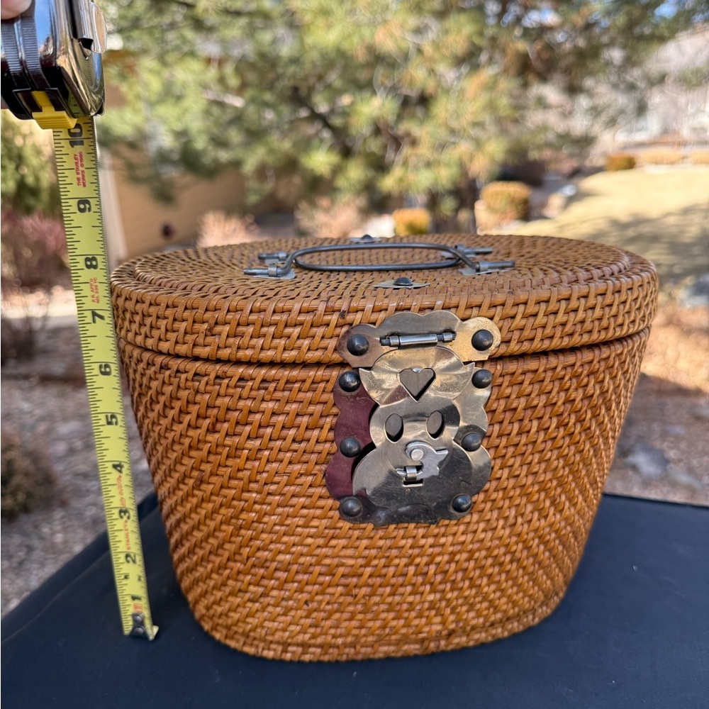 Chinese Wicker Travel Basket for Teapot and Cups Padded Green VelvetFabric Liner - Picture 10 of 10